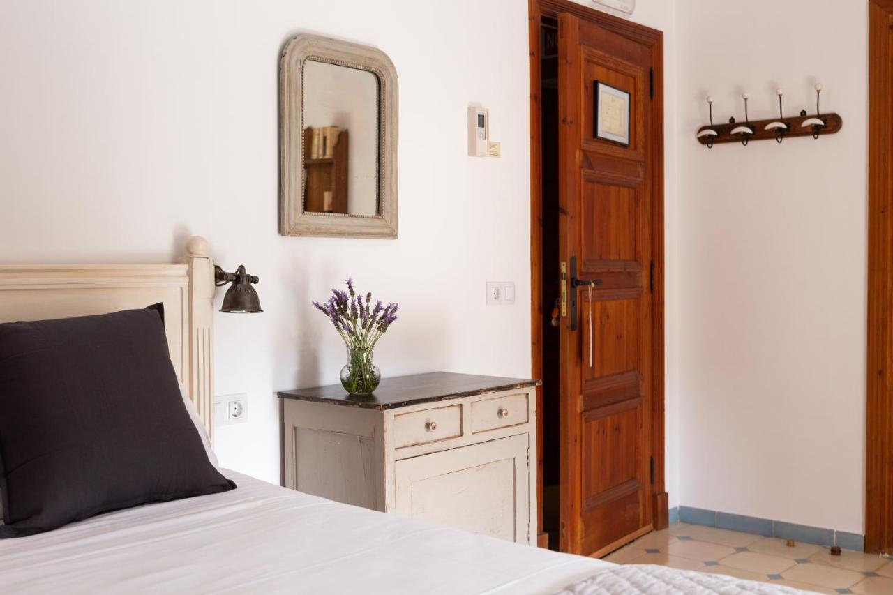 Hotel Cal Secretari Vell - Turismo De Interior à La Cabaneta Extérieur photo